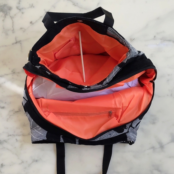 NWOT. Woman's corduroy bag with floral patchwork design. - Picture 5 of 6